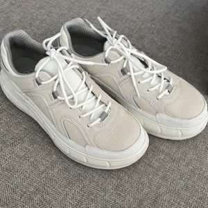 Ugg men’s west sided low weather tennis shoes